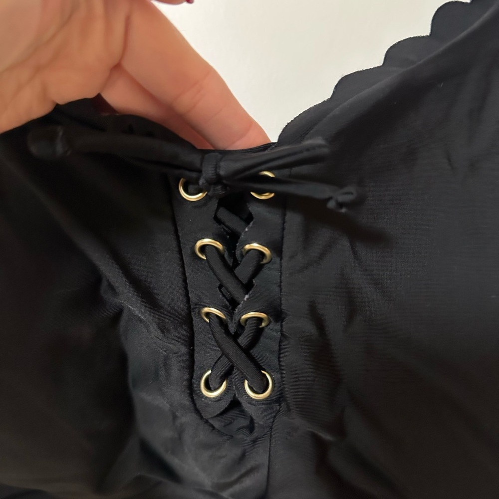 Black Scalloped One-Piece Swimsuit - Picture 5 of 6